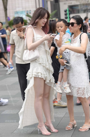 23718-1=84白皙美腿美足的小姨子～ 16P