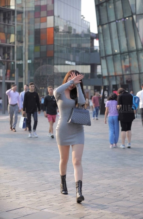 包臀短裙短靴性感美女