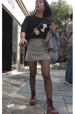 黑丝短发小姐姐