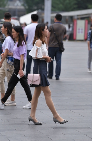 肉丝小姐姐独自逛街