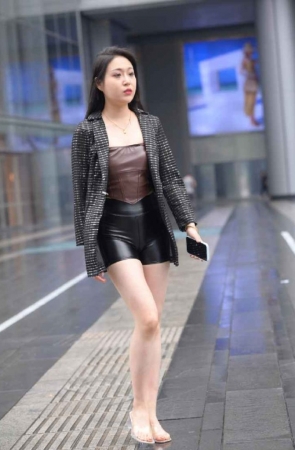 精选街拍作品 NO.1636 不吃鸡蛋街拍作品 – 有你的城市，下雨也美丽[1470P/1.73GB]