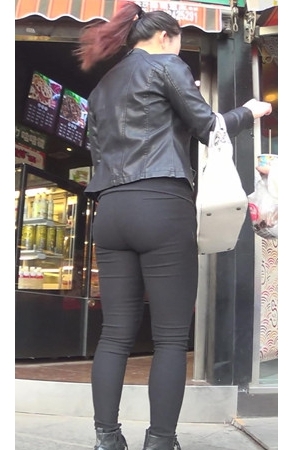 皮衣黑紧裤美妇 [945M/MP4]