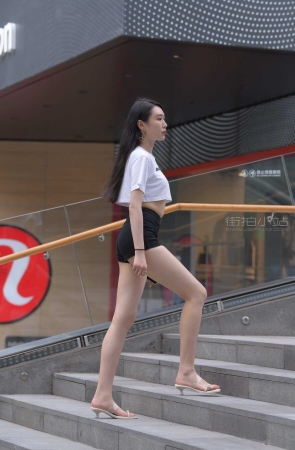 [一只麋鹿专区] 黑色热裤美腿美女 【图片➕视频】