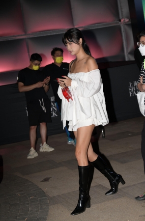 22922-17+87长靴美女