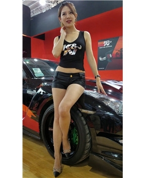 4k视频，气质大长腿高跟性感车模麻豆