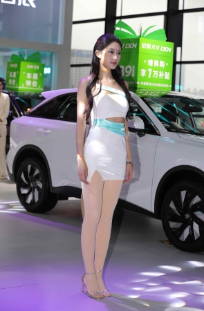 【街拍心灵】车模大街拍长腿高跟肉丝脚尖透明