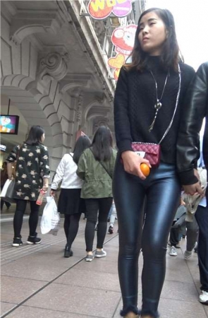 4k-黑色紧身皮裤高跟鞋知性姐姐第二集 [1.11 GB]