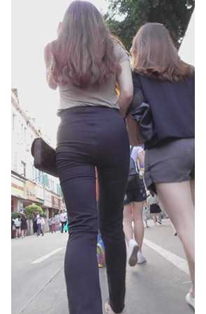 黑裤紧身小姐姐