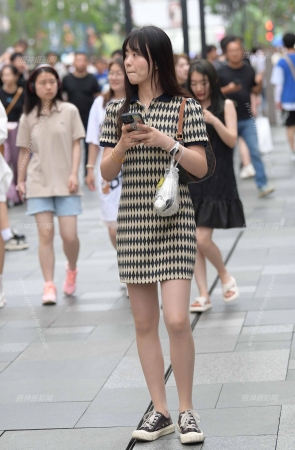 2374-1=68肉丝女孩 13P