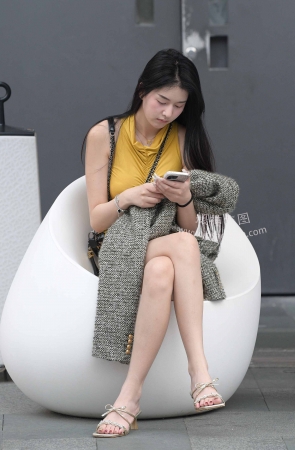 23624-7=72魅力黄裙，春光外…. 15P