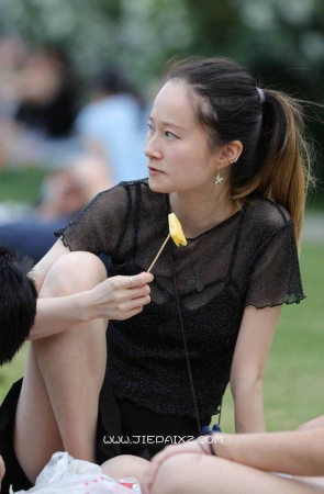 相当骨感的漂亮女生