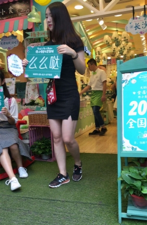 黑色短裙大姐姐