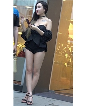 4k-打扮时尚性感丰满美女，一张网红脸 [3.01 GB]