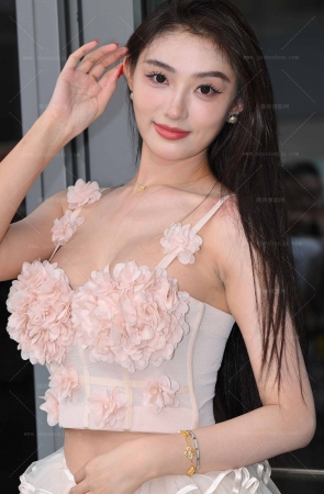 2561-11=178√大长腿肉丝美足网红（珍妮）【套图➕视频】 13P