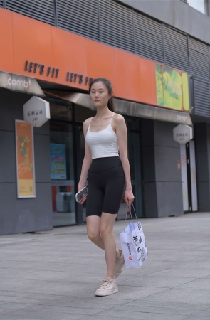 一始街拍作品 清秀的女孩