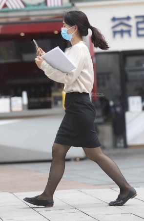 诱惑街拍黑丝OL