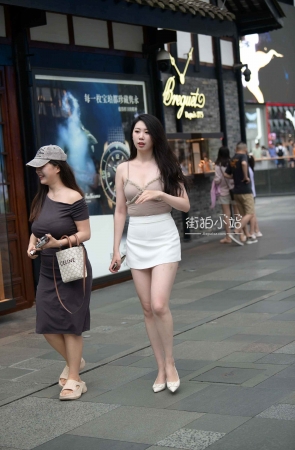 搭讪街拍大长腿气质美女