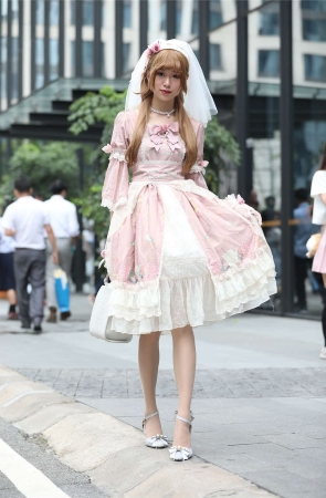 辉辉街拍作品 – 灰色丝袜美腿Lolita