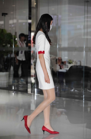 【街拍心灵】车展礼仪肉丝街拍高跟美腿哇塞