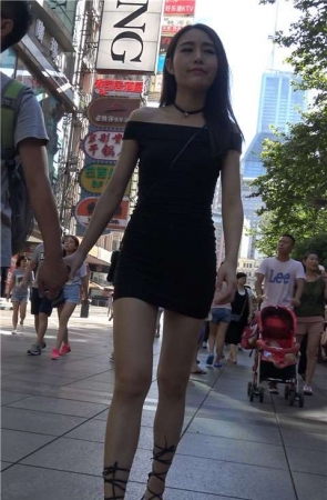 4K 街拍黑色紧身短裙美图高贵气质美女  [1.17 GB]