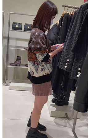 买衣服的小姐姐