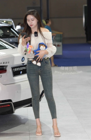 23613-9=131极品紧牛美臀女主播【套图➕视频】 14P