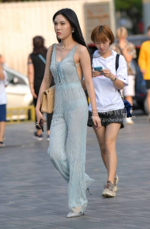 长发飘飘的时尚美女23702-45 12P