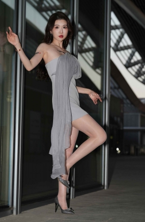 夕阳下的街拍肉丝