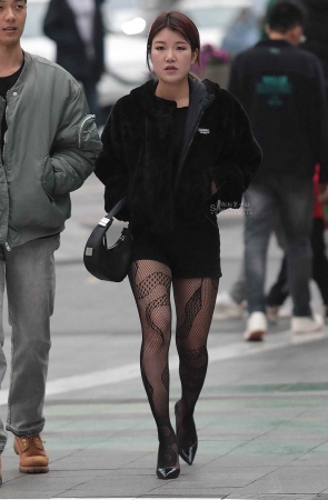 街拍黑丝高跟shaofu