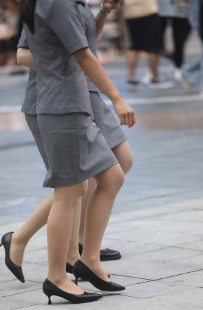 3个肉丝街拍OL-13P