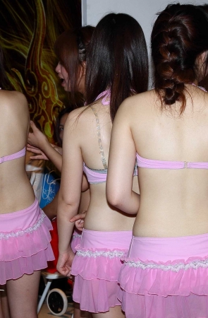 卡哇伊超白嫩美背