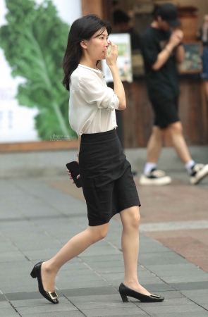 诱惑街拍肉丝少妇-15P