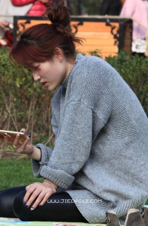 街拍丝袜气质少妇美女