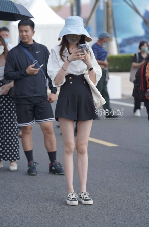 防晒措施做得不错，这么白~