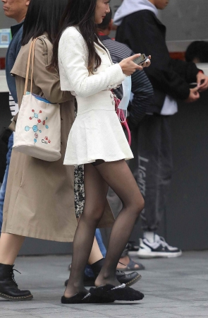 黑丝街拍少妇-16P