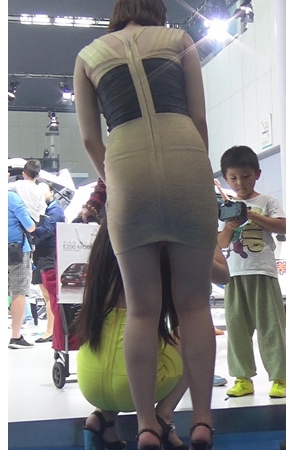 两个长腿模特美女