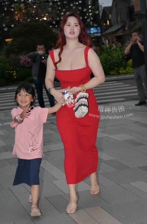 23510-5=149性感，丰腴的辣妈【套图➕4k原视频] 14P