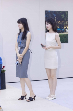 LB011-26P 某展台的美女主播销售 6P