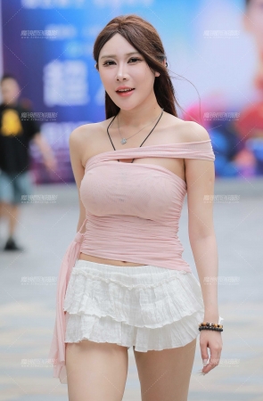 搭讪短裙美女