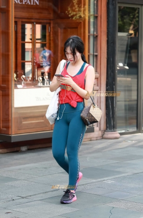 钟爱瑜伽的美眉