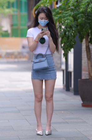 紧身包臀裙，肉腿小姐姐