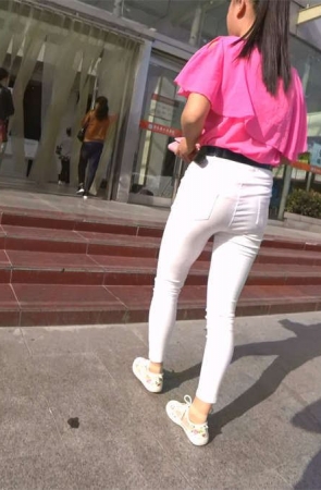 超紧身白裤小肥妹