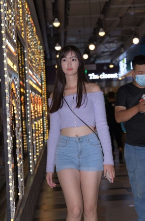 836蓝色牛仔热裤美女