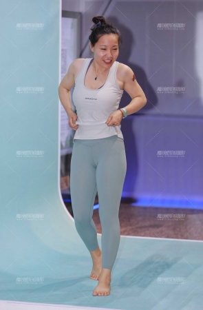 靓丽阳光瑜伽美女