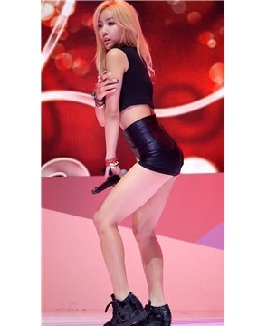 火辣身材美眉饭拍秀3则