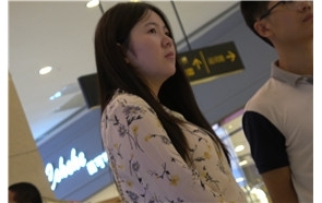 4K – 乖巧的小姐姐惹人爱 [840 MB/MP4]