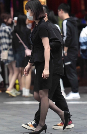黑丝街拍高跟OL