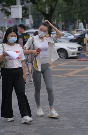 灰色性感紧身裤