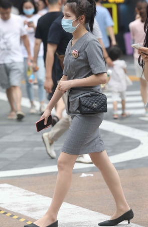 诱惑肉丝街拍高跟shaofu