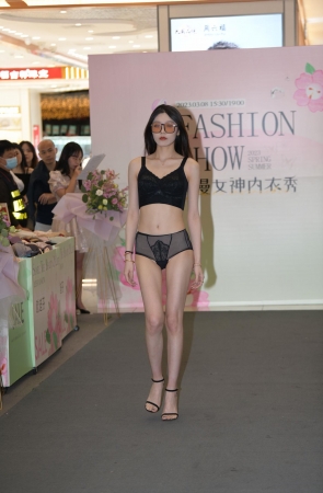 2023三八女神节，大长腿的美女